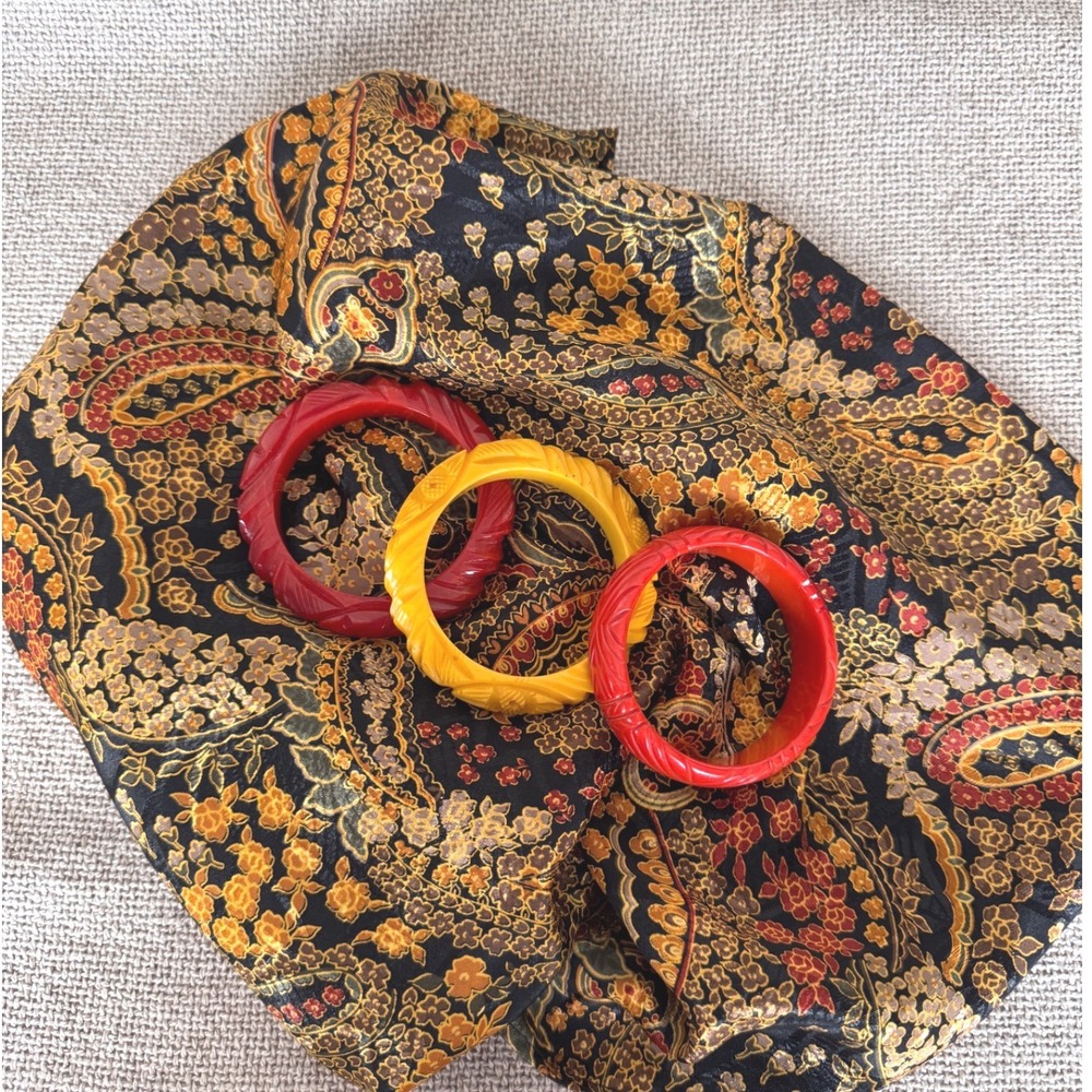 Vintage Accessories Bundle – Satin Scarf, Cotton Gloves & 3 Carved Bangles‎